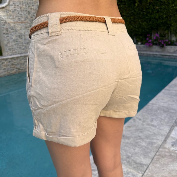 Ci Sono Linen short shorts with belt cones in color black and khaki - Picture 7 of 8